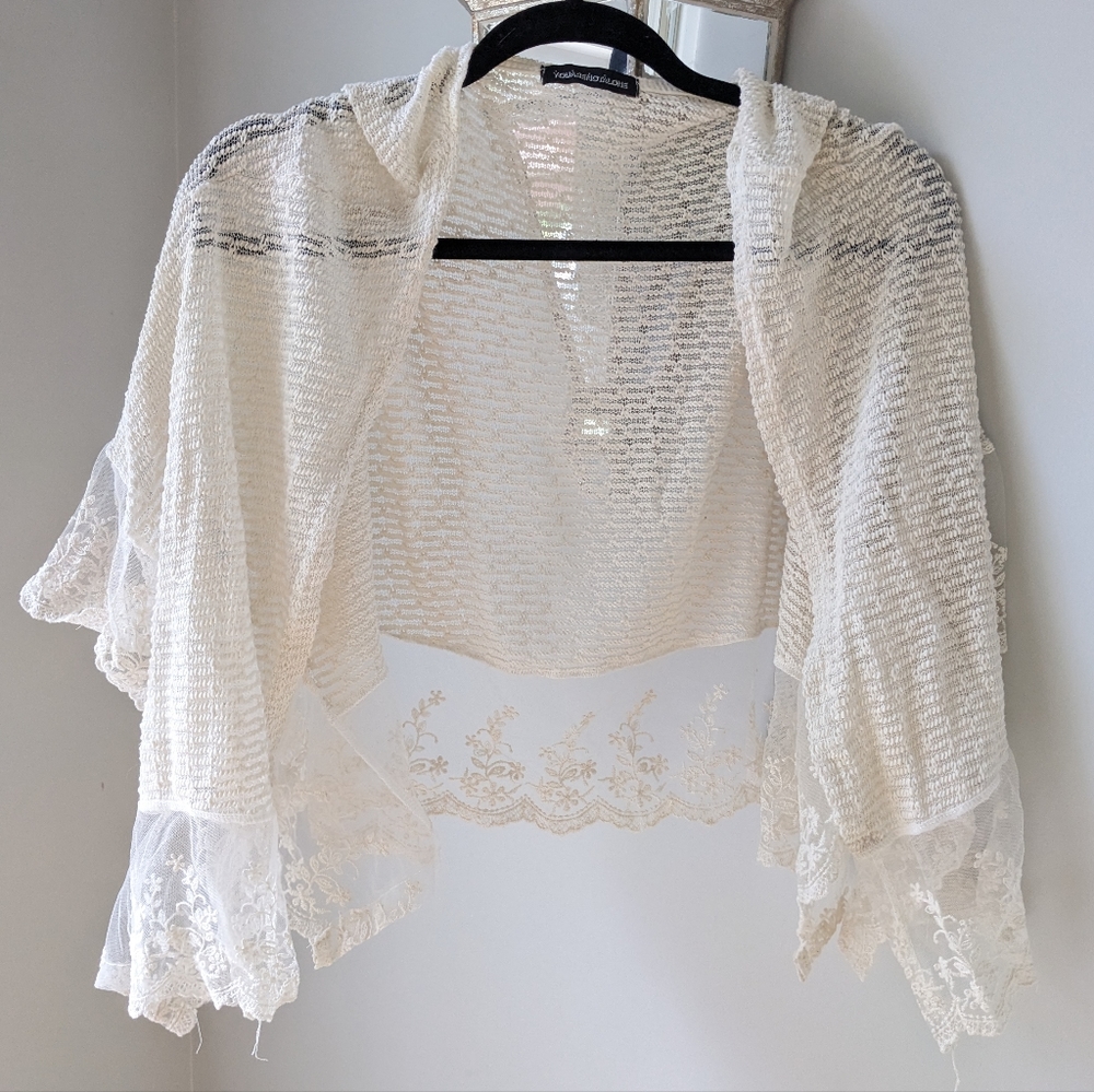 Women's lace shawl with sleeves. Size Small. Cream.